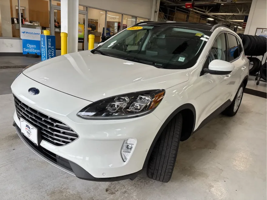 2021 Ford Escape Titanium Hybrid photo 1