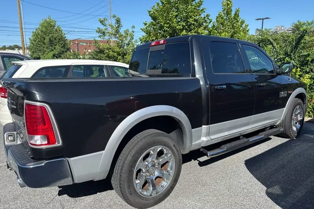 2016 Ram 1500 Laramie photo 1