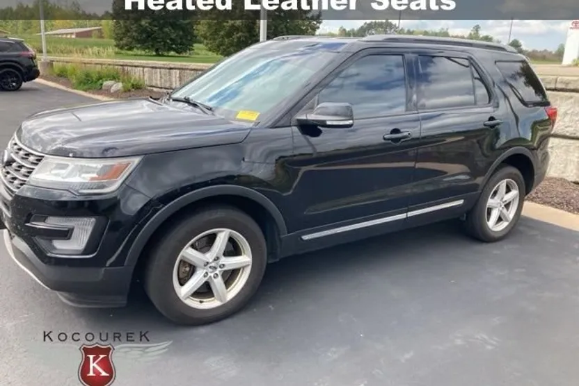 2017 Ford Explorer XLT photo 1