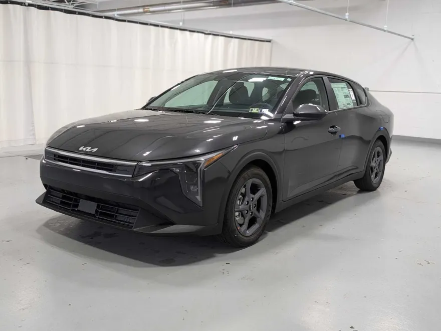 2025 Kia K4 LXS photo 1
