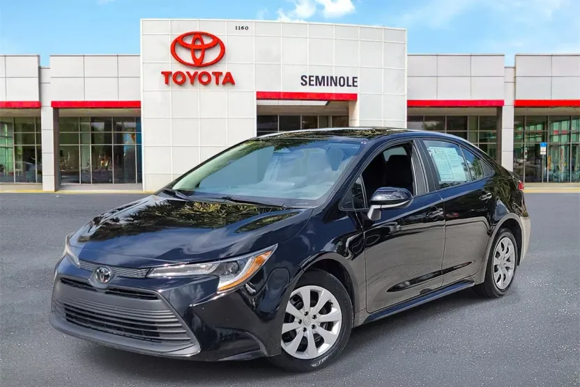 2024 Toyota Corolla LE photo 1