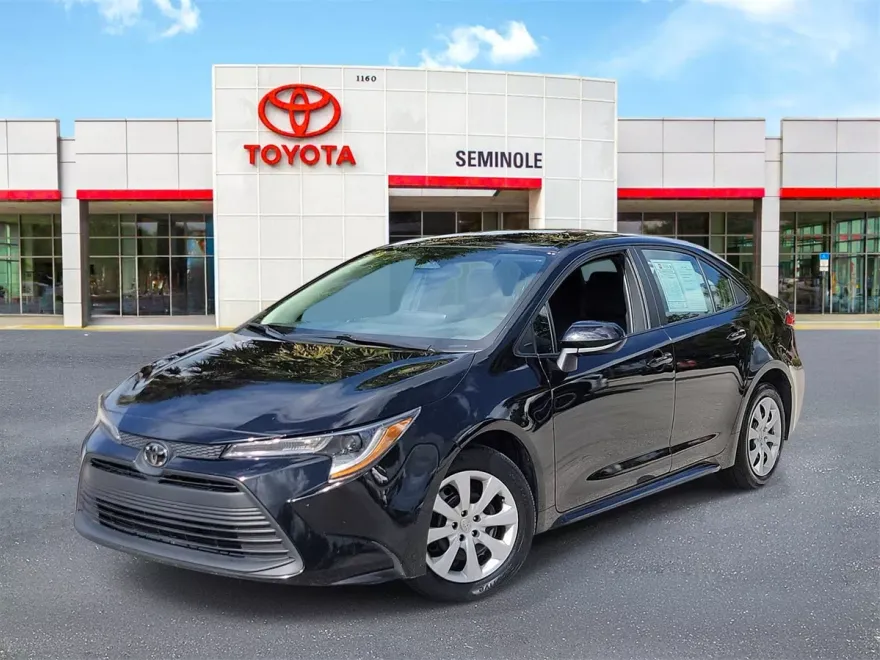 2024 Toyota Corolla LE photo 1