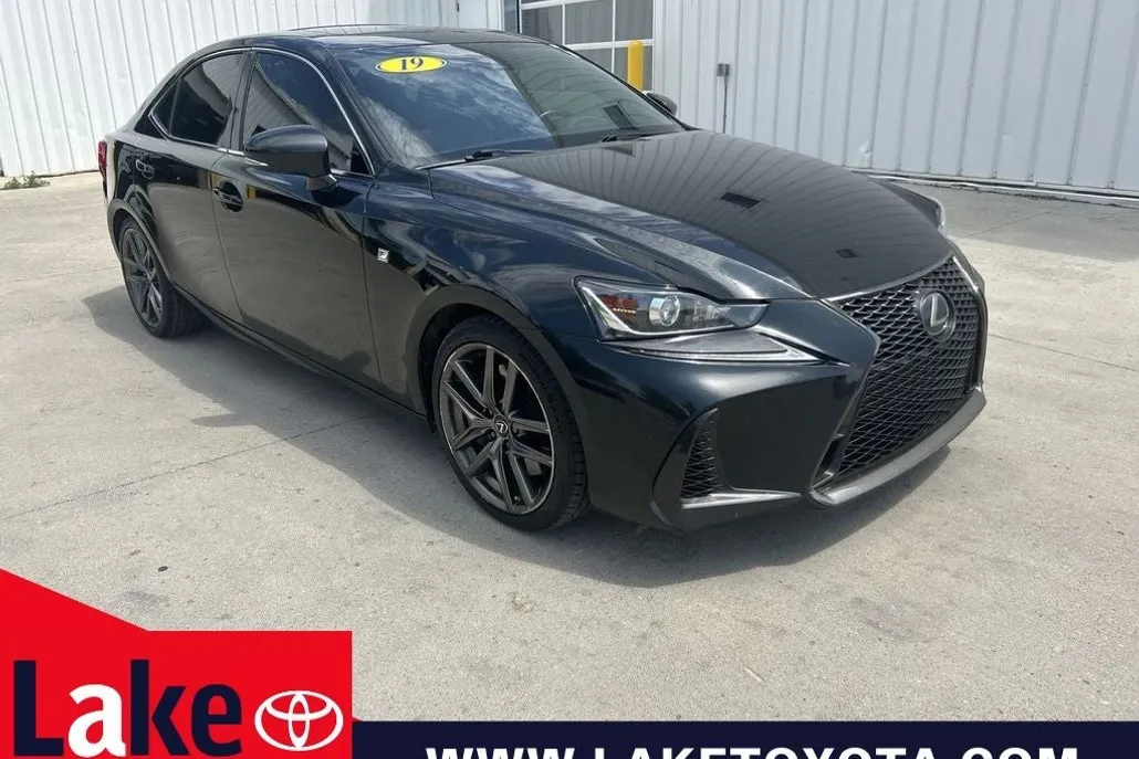 2019 Lexus IS 300 F SPORT photo 1