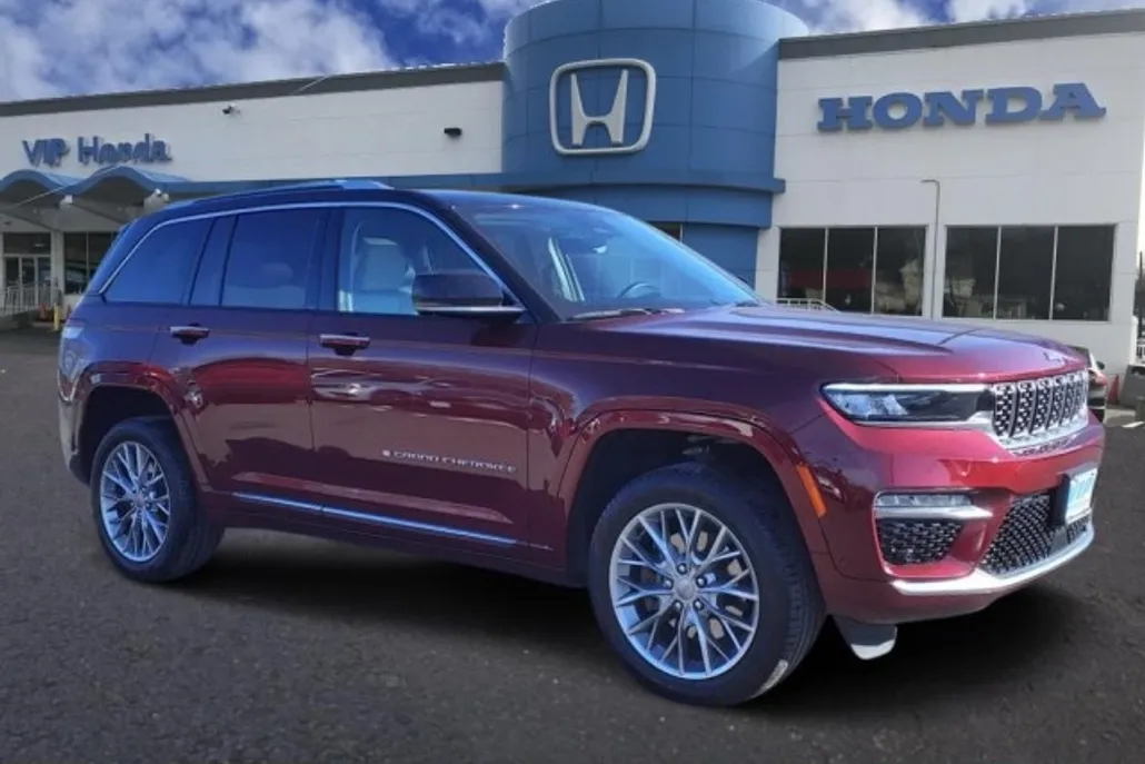 2022 Jeep Cherokee 4xe Summit photo 1