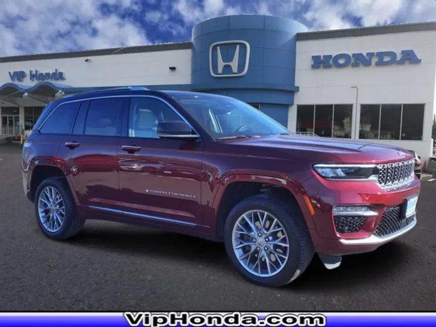 2022 Jeep Cherokee 4xe Summit photo 1