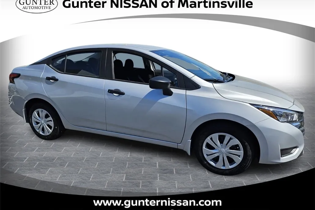 2025 Nissan Versa 1.6 S photo 1