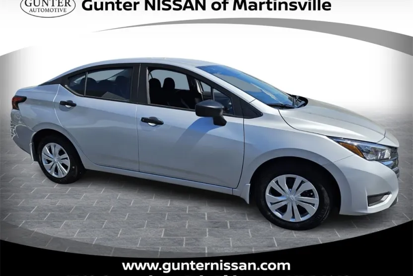 2025 Nissan Versa 1.6 S photo 1