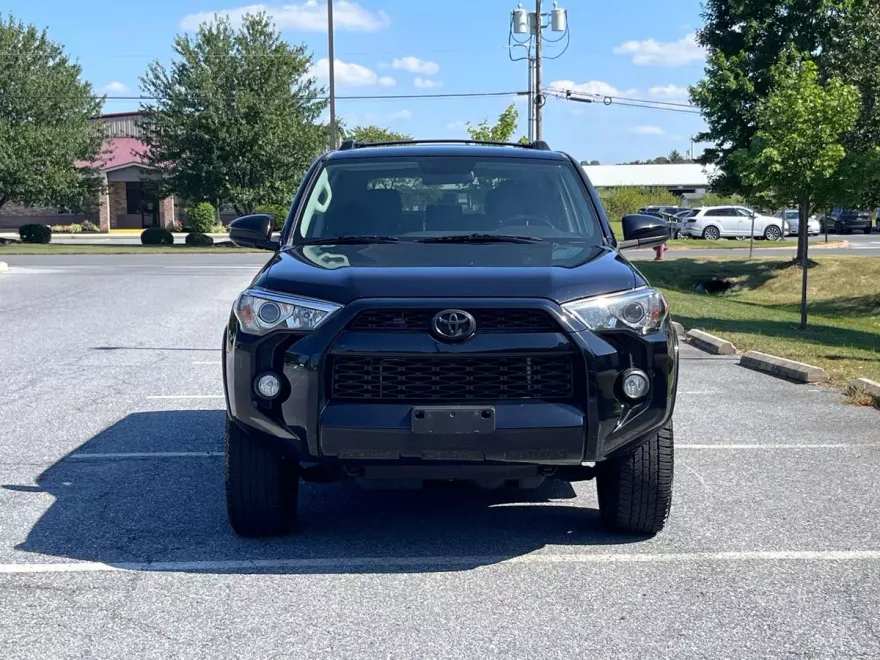 2019 Toyota 4Runner SR5 photo 1