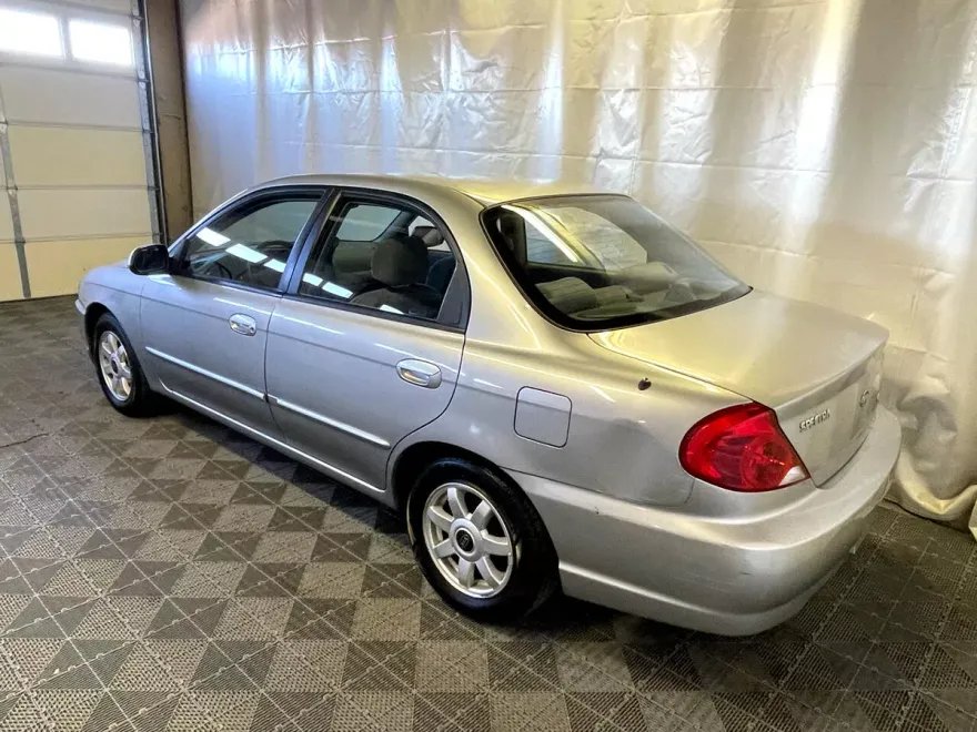 2004 Kia Spectra Base photo 4