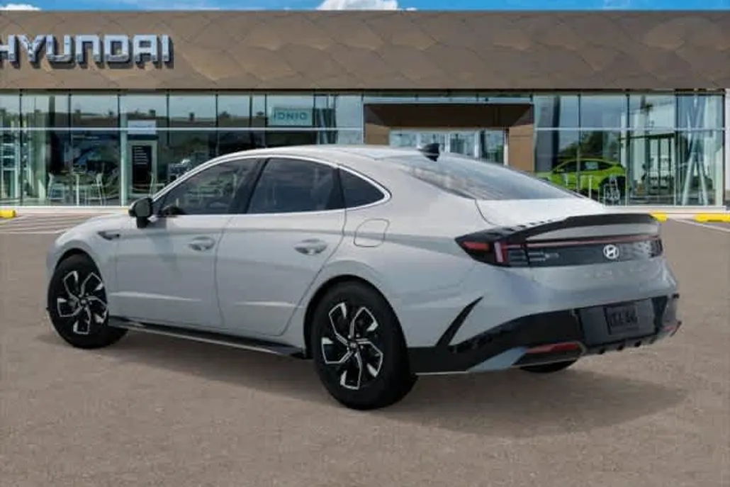 2025 Hyundai Sonata SEL photo 1