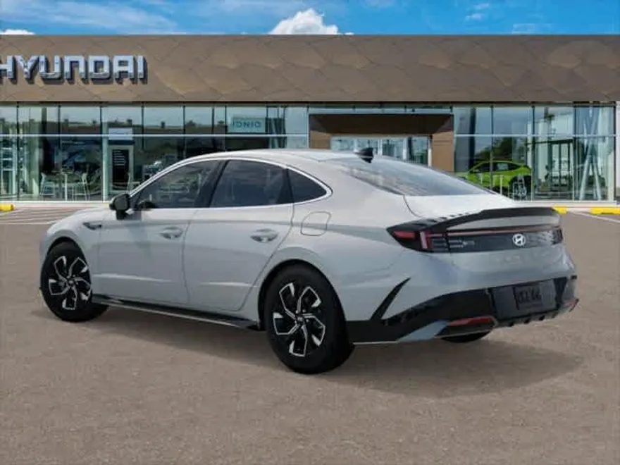 2025 Hyundai Sonata SEL photo 1
