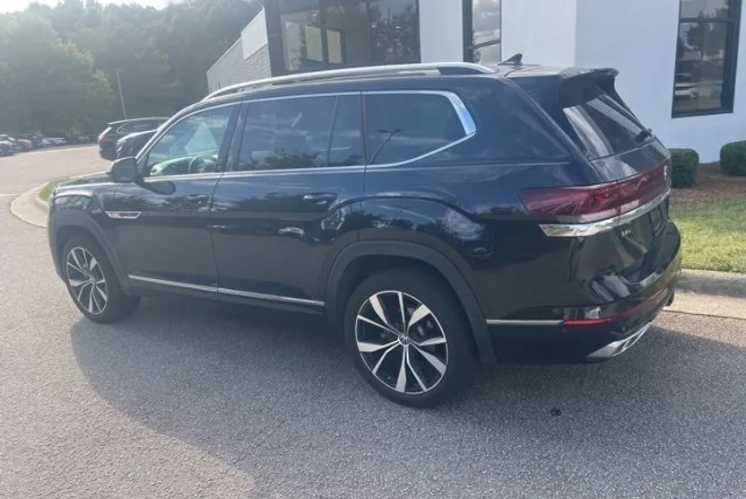 2024 Volkswagen Atlas SEL Premium R-Line photo 1