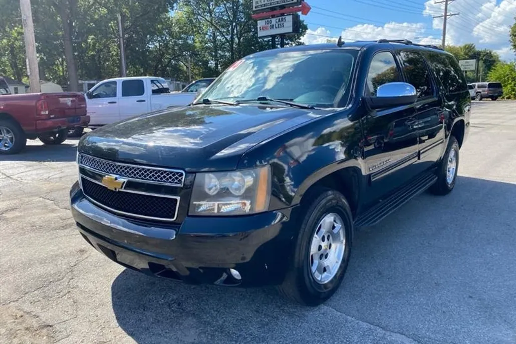 2014 Chevrolet Suburban LT 1500 photo 1