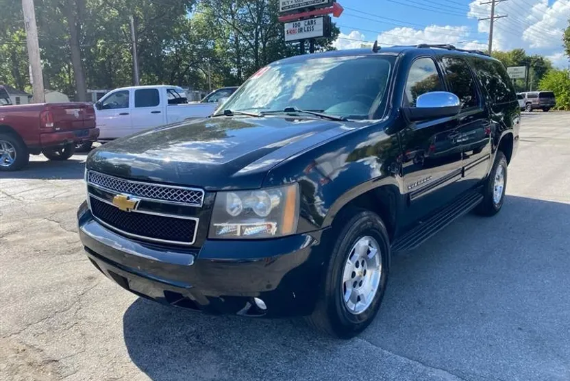 2014 Chevrolet Suburban LT 1500 photo 1