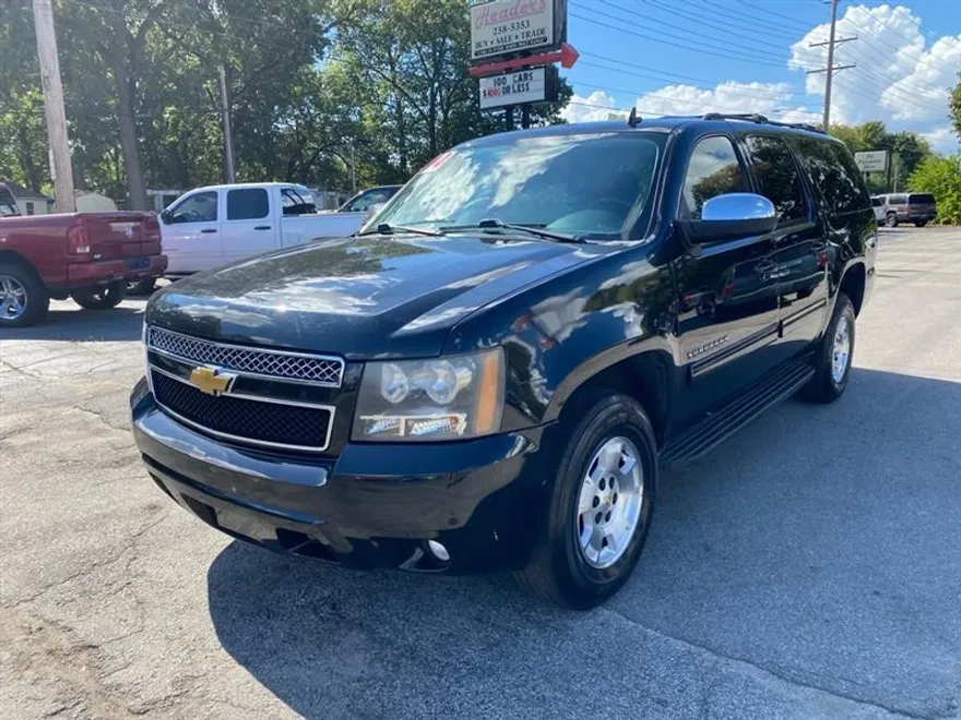 2014 Chevrolet Suburban LT 1500 photo 1
