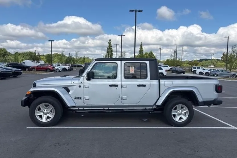 2022 Jeep Gladiator Sport S photo 1