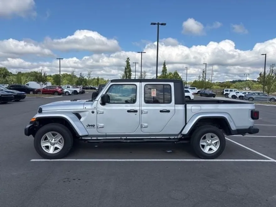 2022 Jeep Gladiator Sport S photo 1