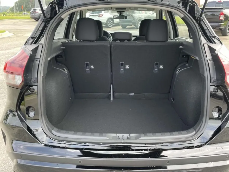 2025 Nissan Kicks Play S photo 1