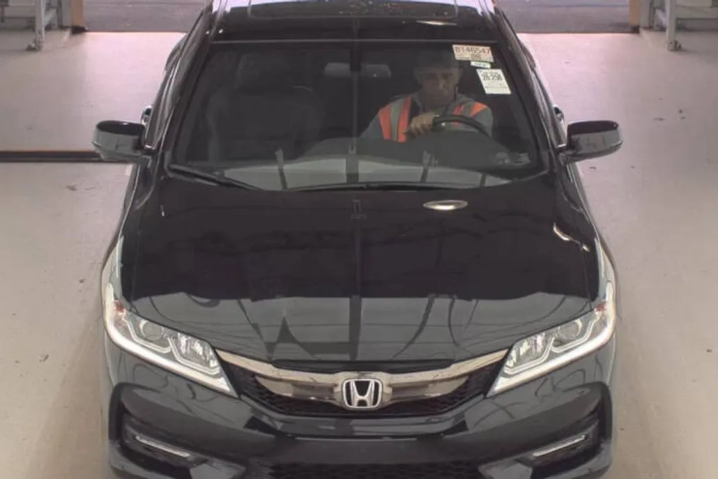 2017 Honda Accord EX-L V6 photo 1