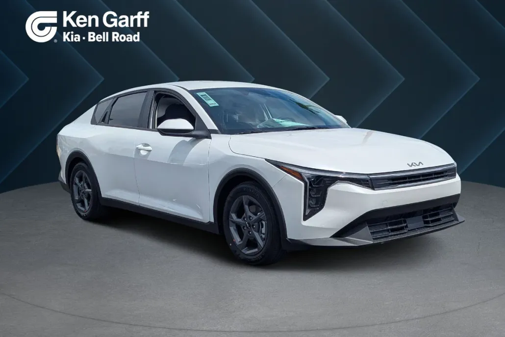 2025 Kia K4 LXS photo 1