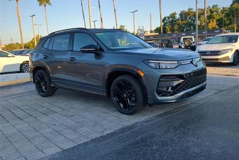 2025 Volkswagen Tiguan SE R-Line Black photo 1