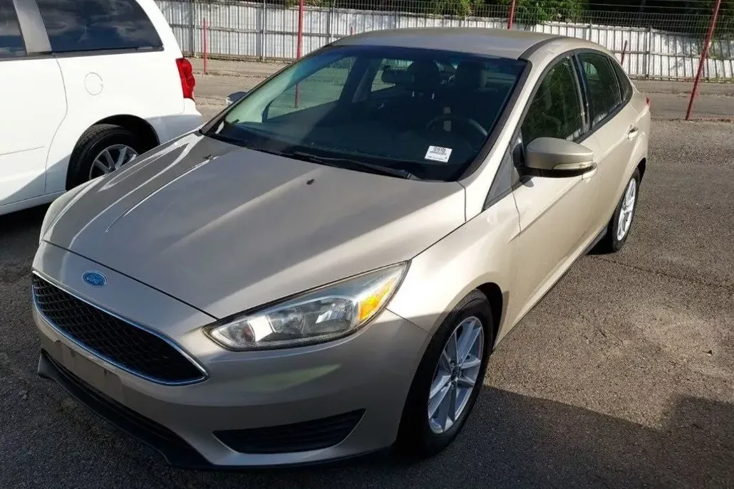 2017 Ford Focus SE photo 1