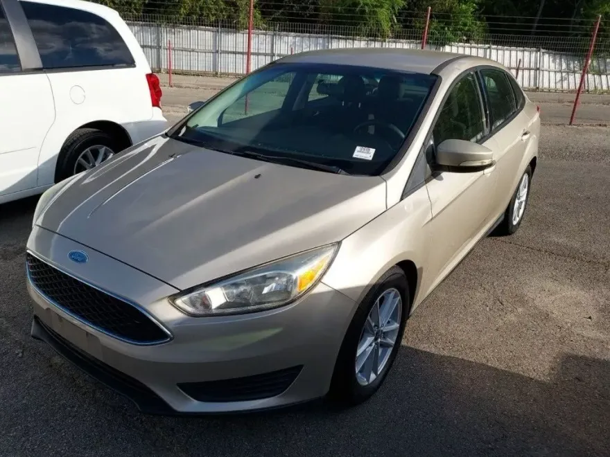 2017 Ford Focus SE photo 1