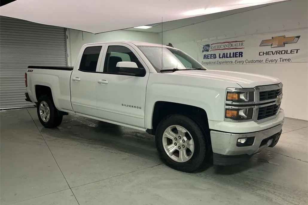 2015 Chevrolet Silverado 1500 LT photo 1