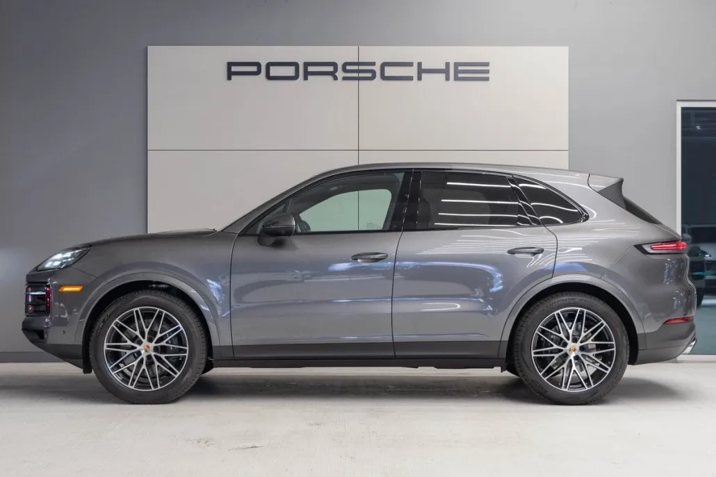 2025 Porsche Cayenne photo 1