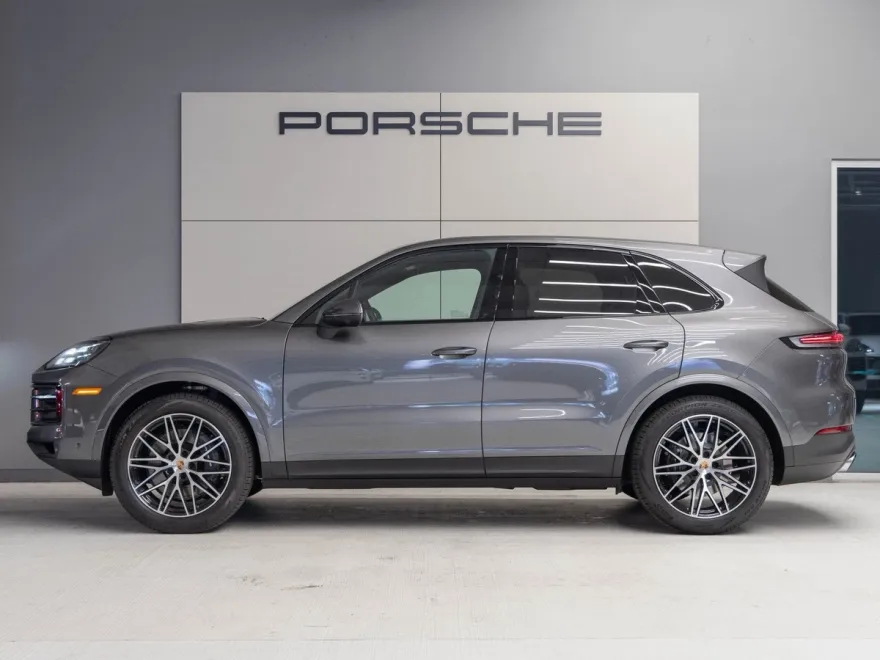2025 Porsche Cayenne photo 1