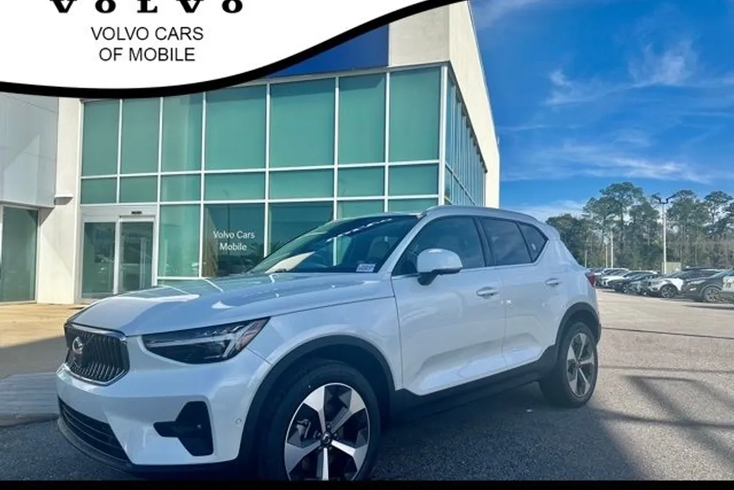 2024 Volvo XC40 Plus photo 1