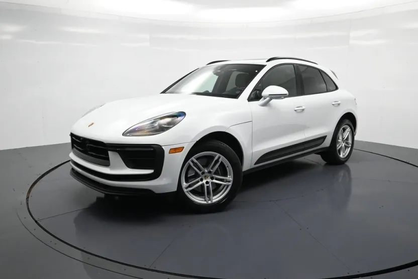 2025 Porsche Macan T photo 1