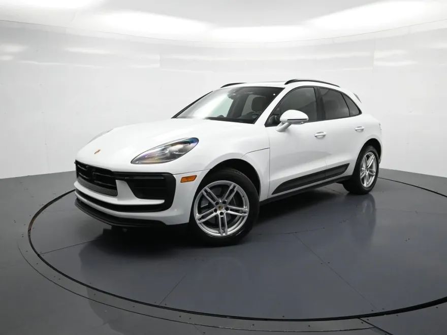 2025 Porsche Macan T photo 1