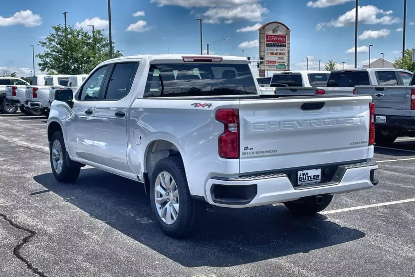 2025 Chevrolet Silverado 1500 Custom photo 1