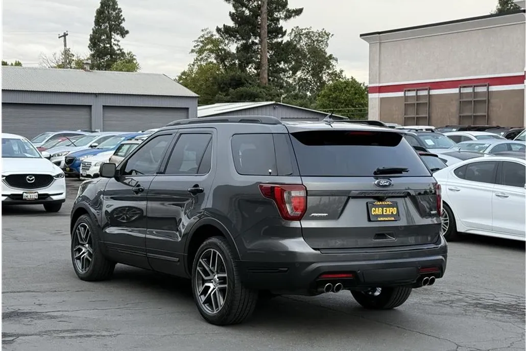 2018 Ford Explorer Sport photo 1