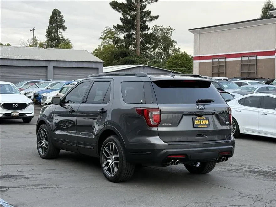 2018 Ford Explorer Sport photo 1