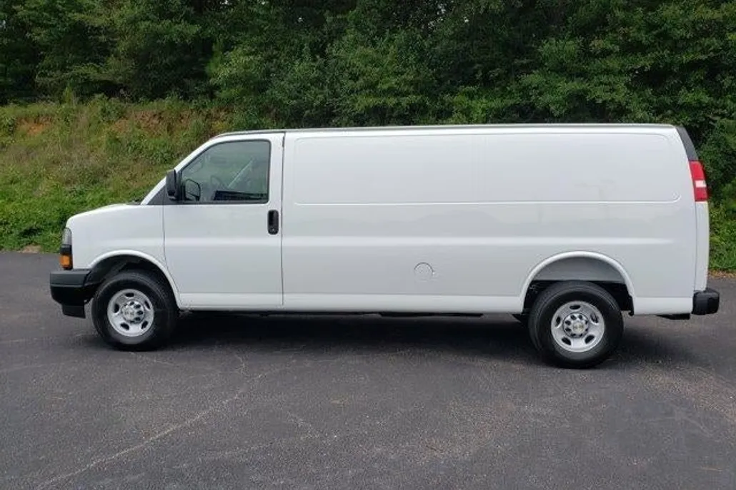 2025 Chevrolet Express Cargo 2500 Base photo 1