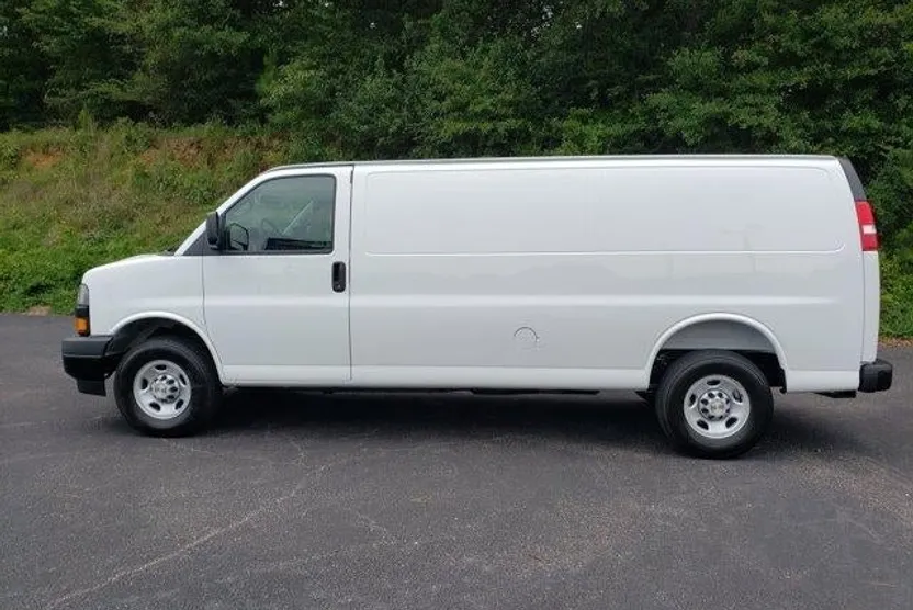2025 Chevrolet Express Cargo 2500 Base photo 1