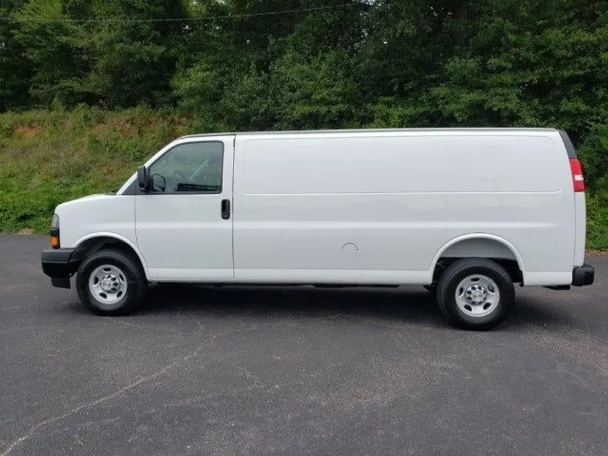 2025 Chevrolet Express Cargo 2500 Base photo 1