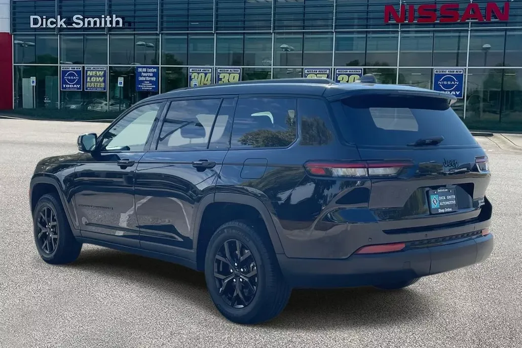2024 Jeep Grand Cherokee Altitude photo 1