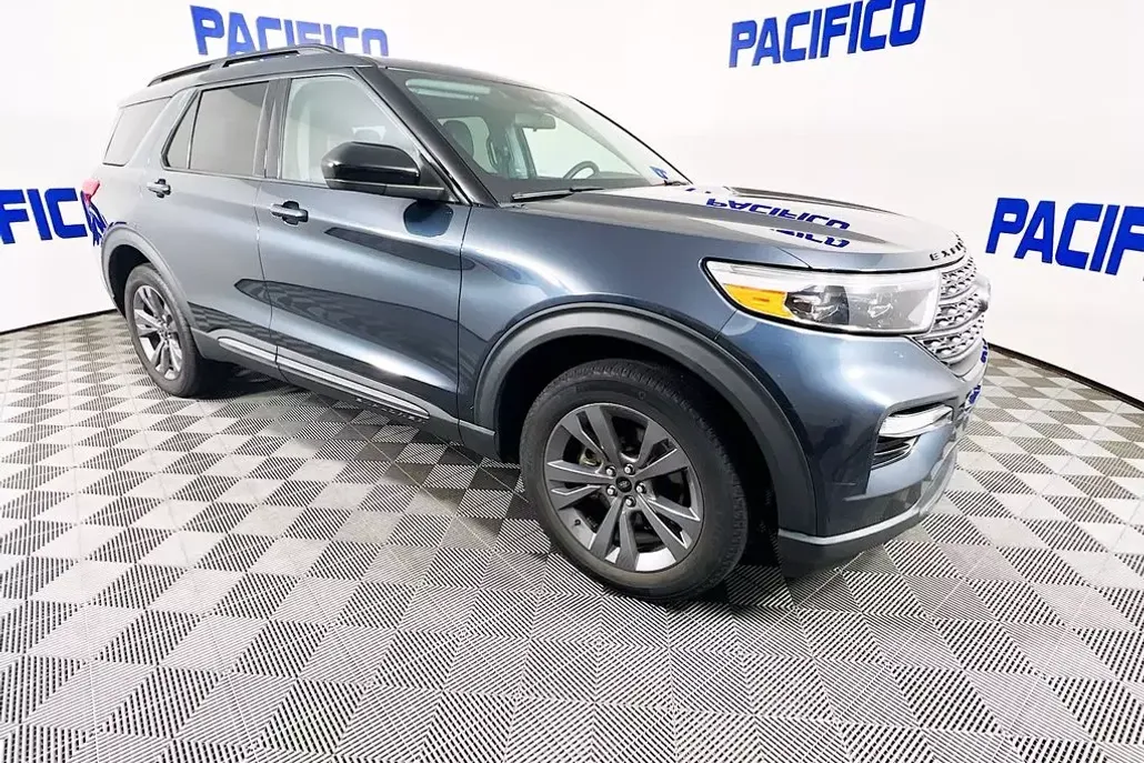2022 Ford Explorer XLT photo 1