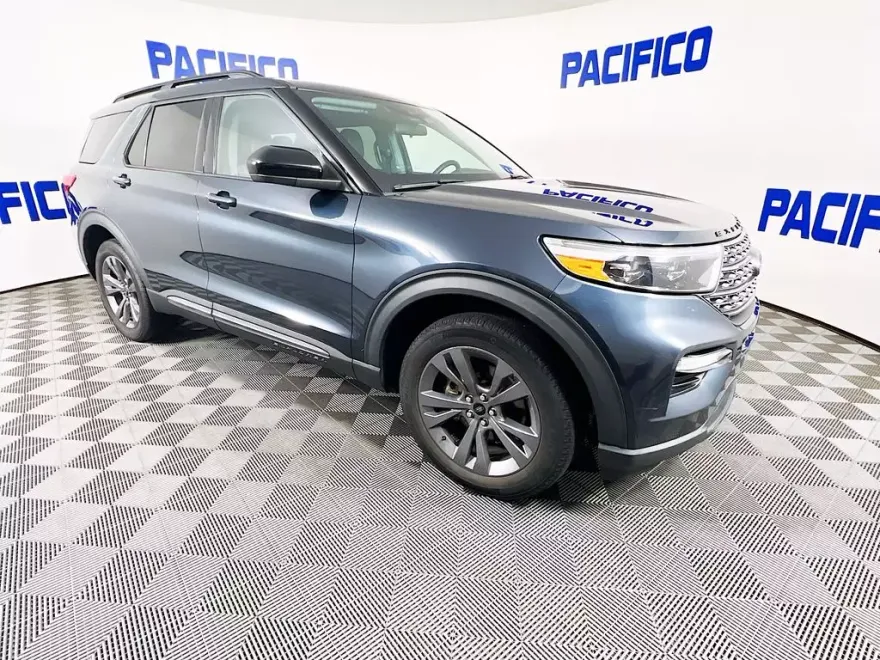 2022 Ford Explorer XLT photo 1