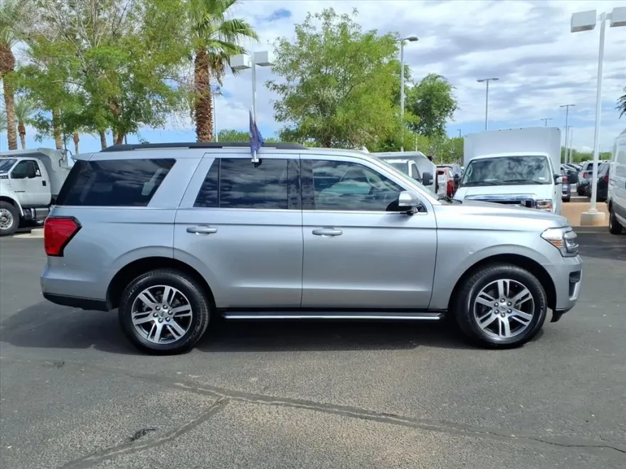 2023 Ford Expedition XLT photo 1