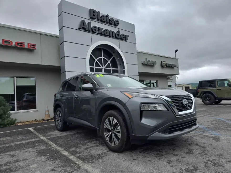 2023 Nissan Rogue AWD SV photo 1