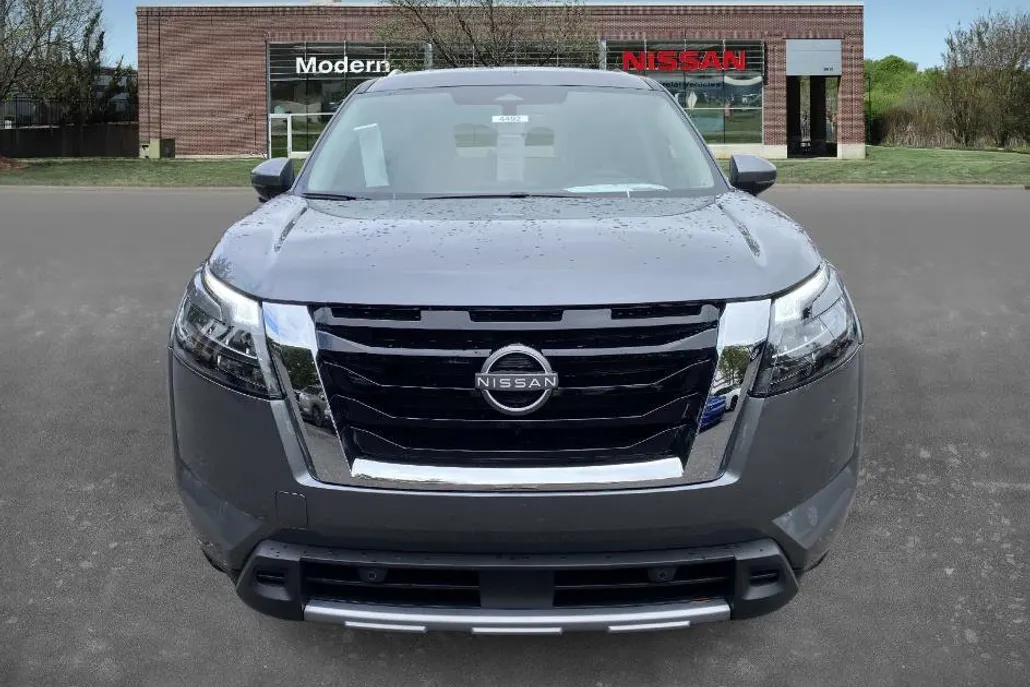2025 Nissan Pathfinder SL photo 1