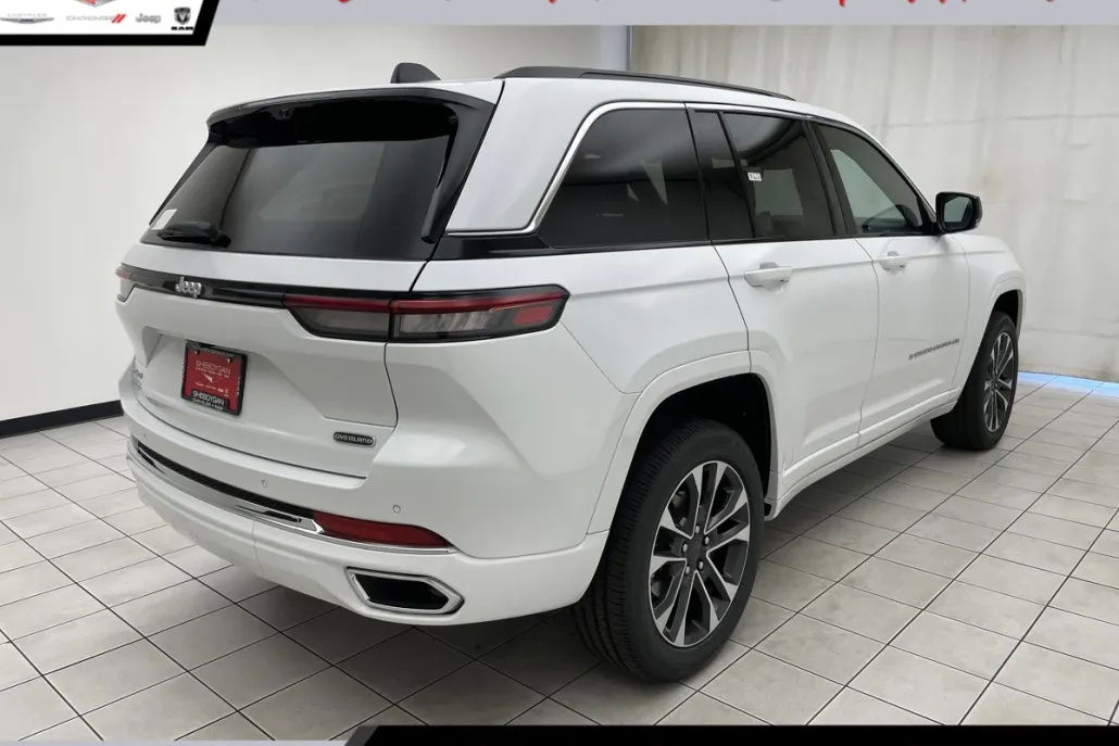 2025 Jeep Grand Cherokee Overland photo 1
