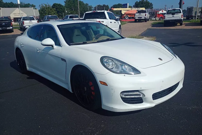 2013 Porsche Panamera Turbo photo 1
