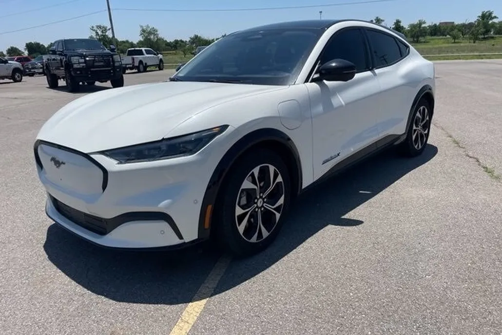 2023 Ford Mustang Mach-E Premium photo 1