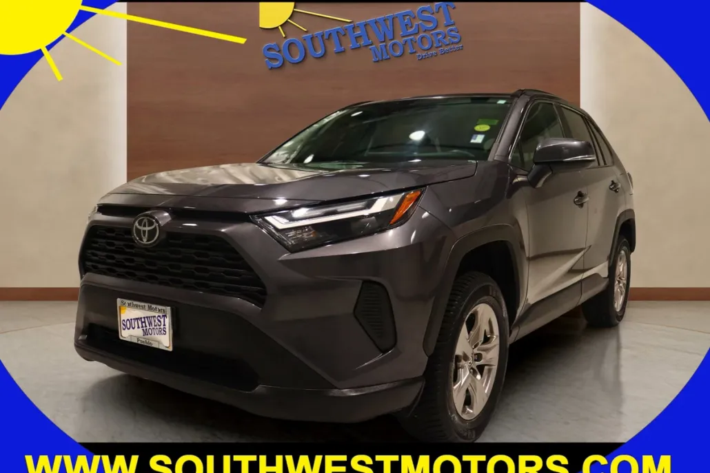 2022 Toyota RAV4 XLE photo 1