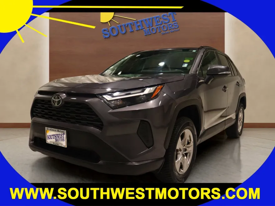 2022 Toyota RAV4 XLE photo 1